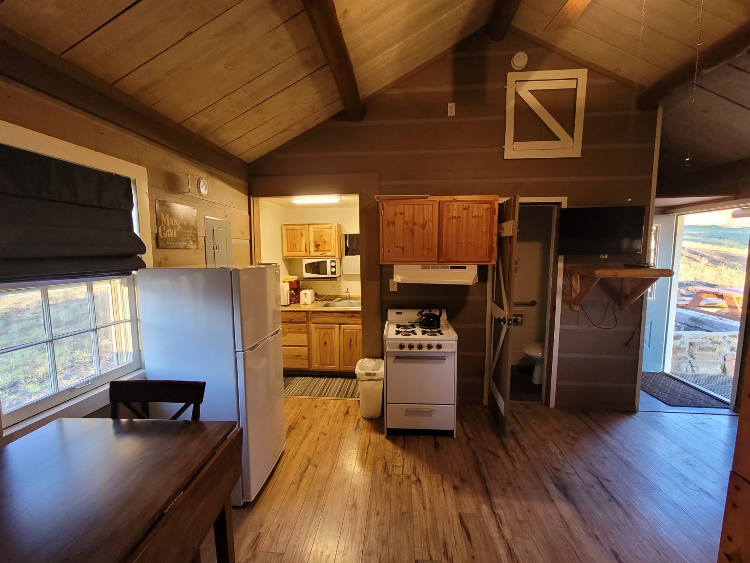 Cabin 4 Empire Lodge Pine Haven WY